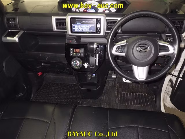 DAIHATSU WAKE