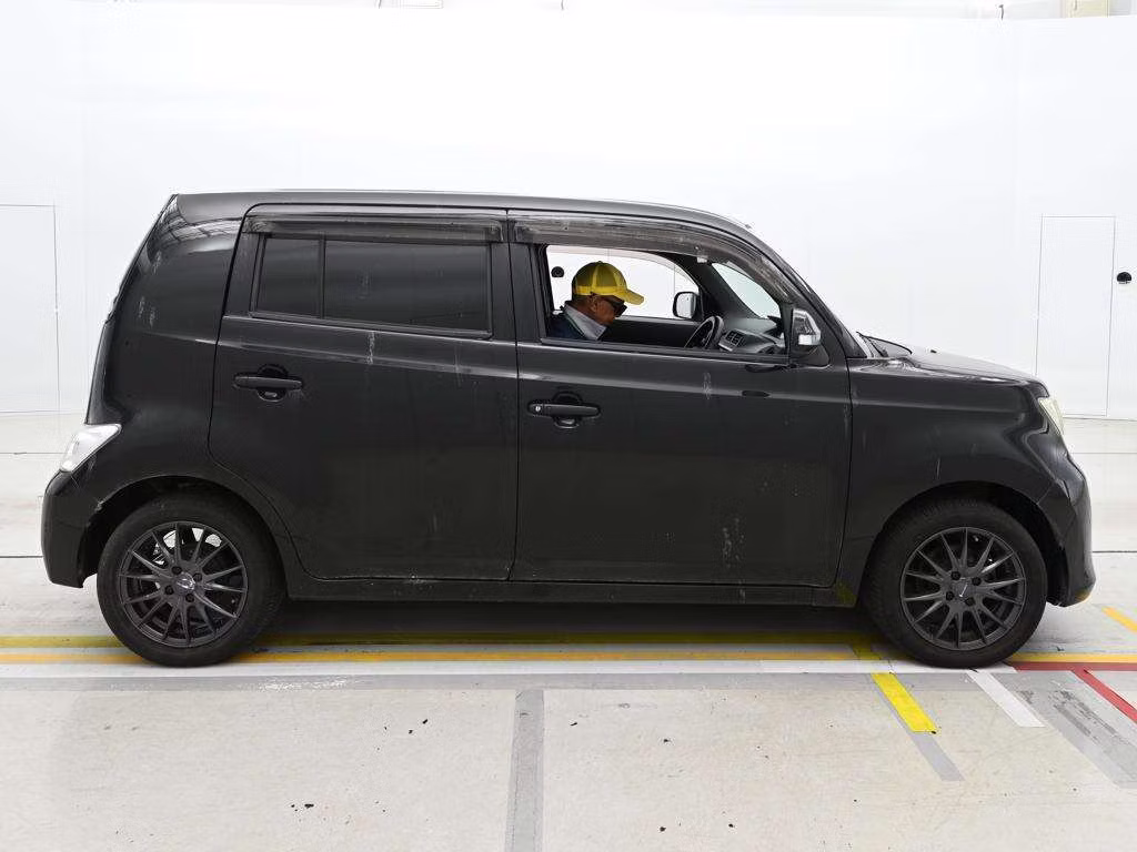 TOYOTA BB