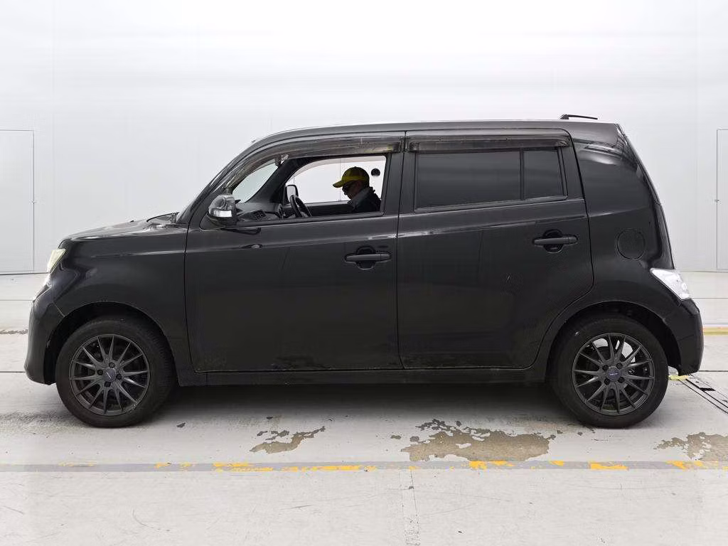 TOYOTA BB