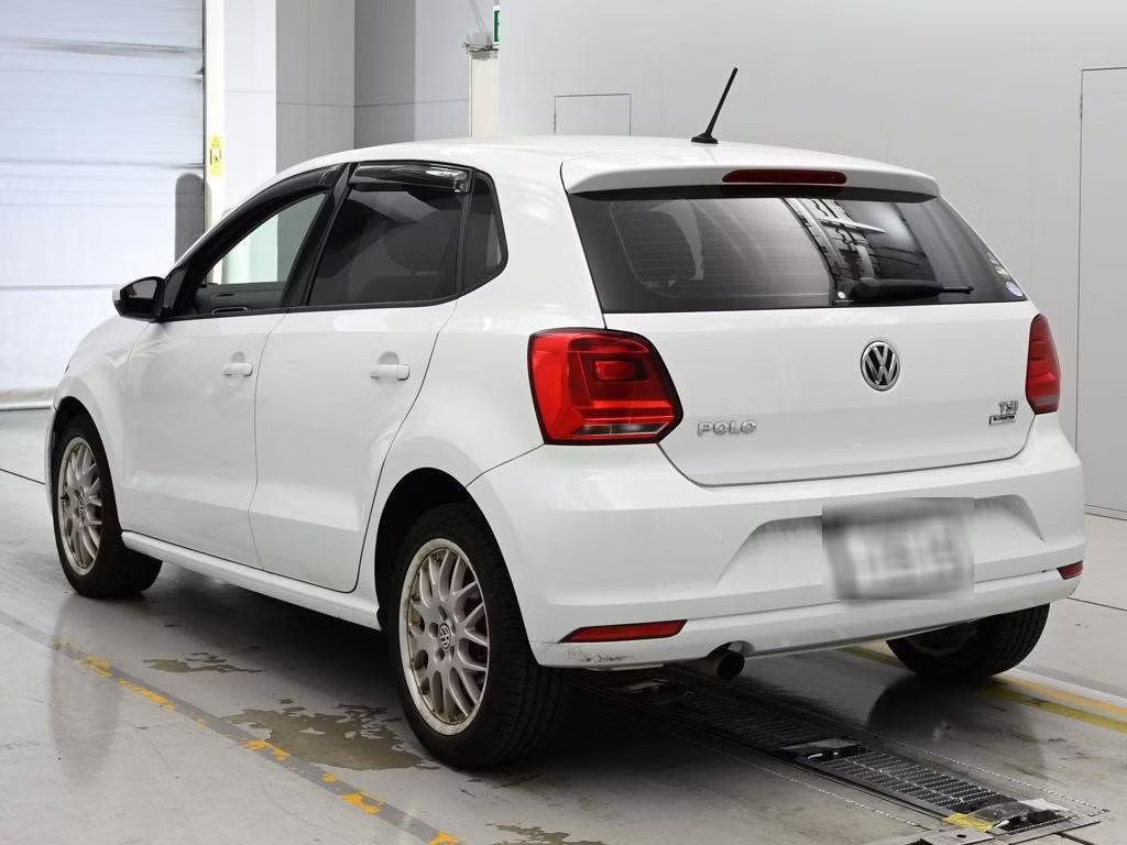 VOLKSWAGEN POLO
