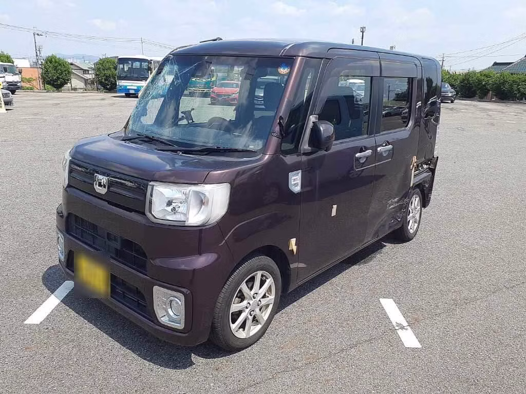 DAIHATSU WAKE