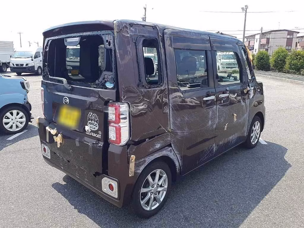 DAIHATSU WAKE