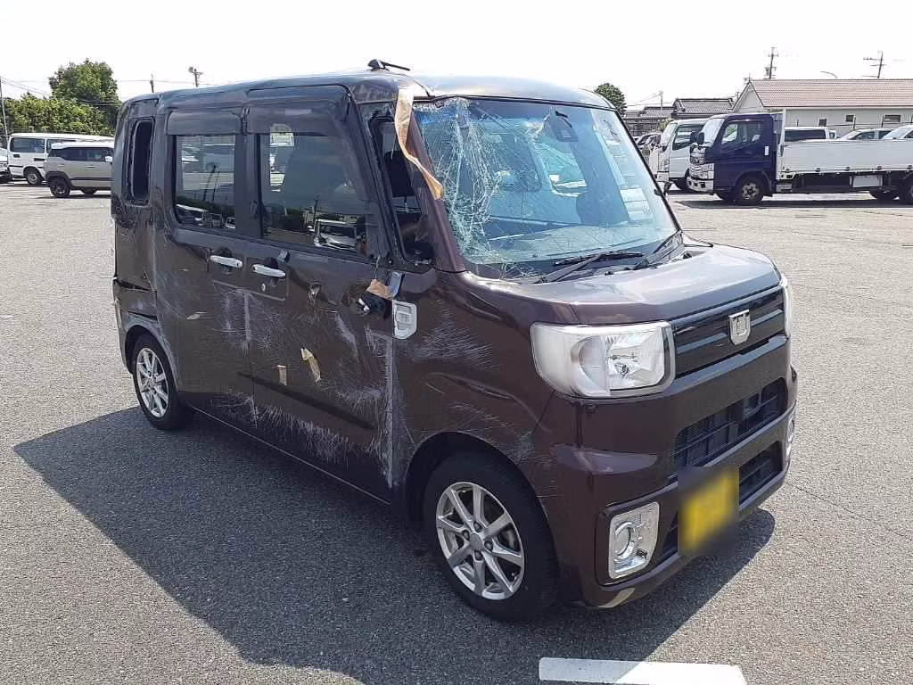 DAIHATSU WAKE