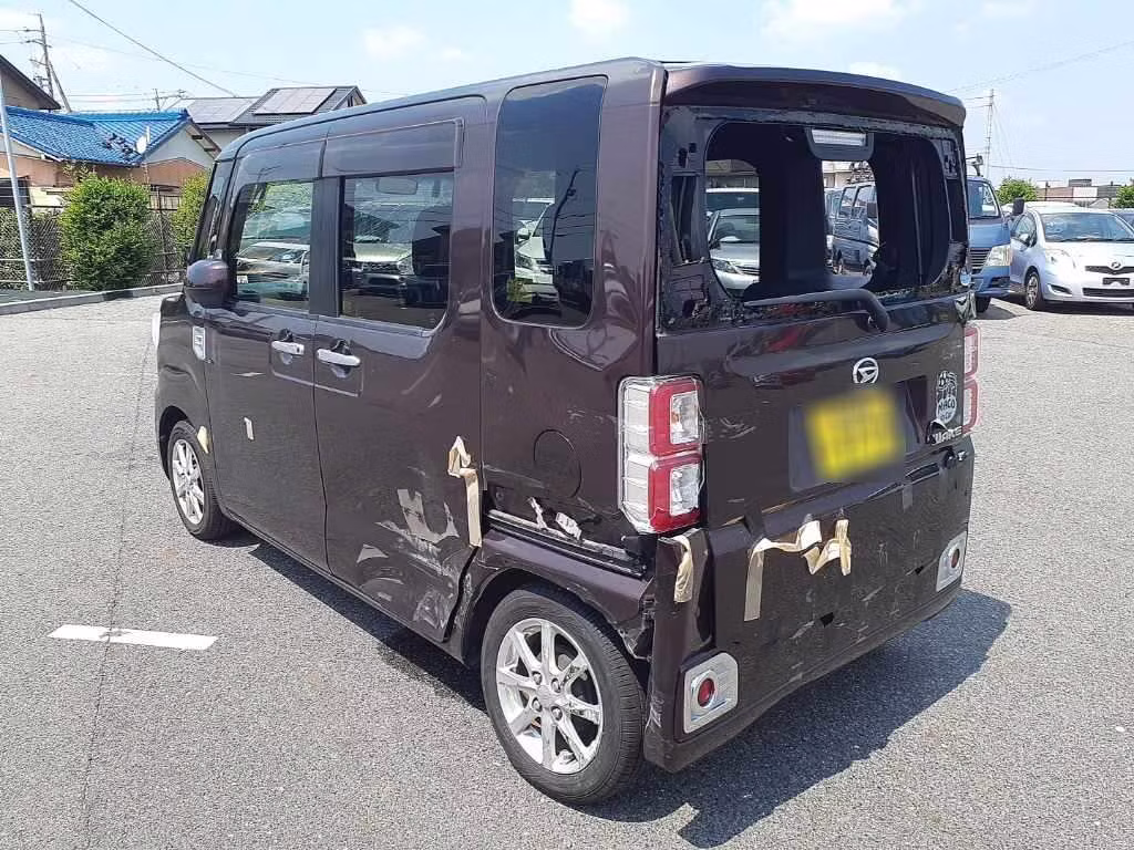 DAIHATSU WAKE