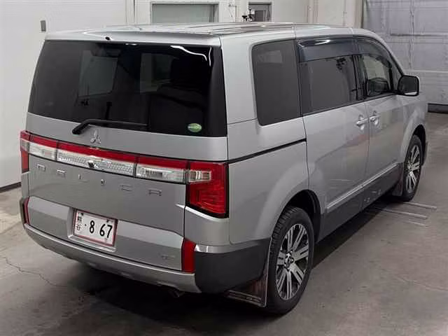 MITSUBISHI DELICA D:5