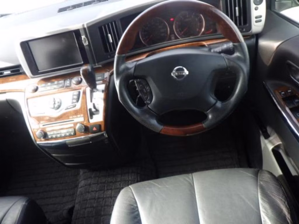NISSAN ELGRAND