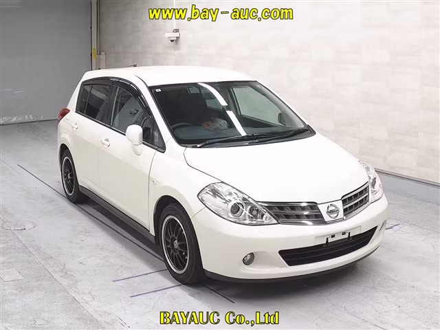 NISSAN TIIDA