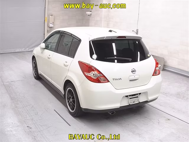 NISSAN TIIDA