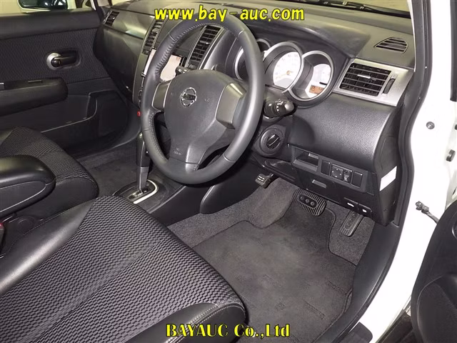 NISSAN TIIDA