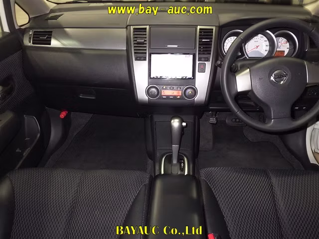 NISSAN TIIDA