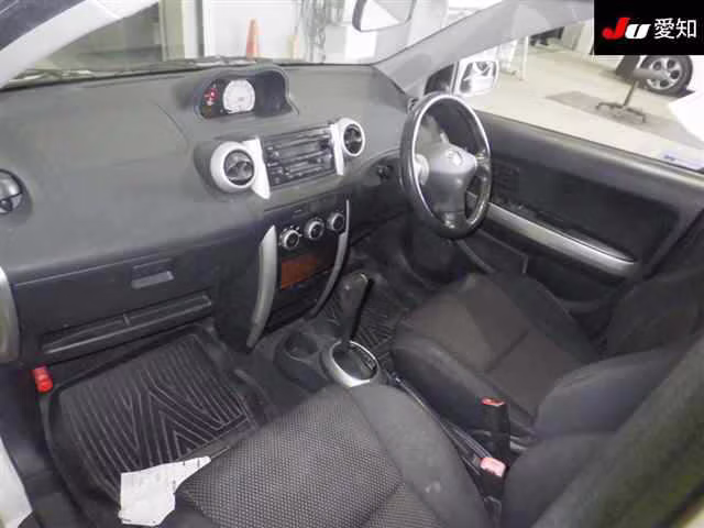 TOYOTA IST