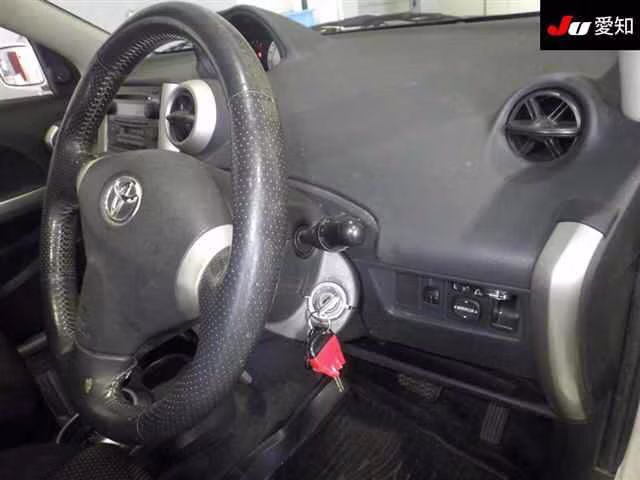 TOYOTA IST