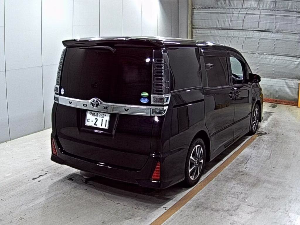TOYOTA VOXY