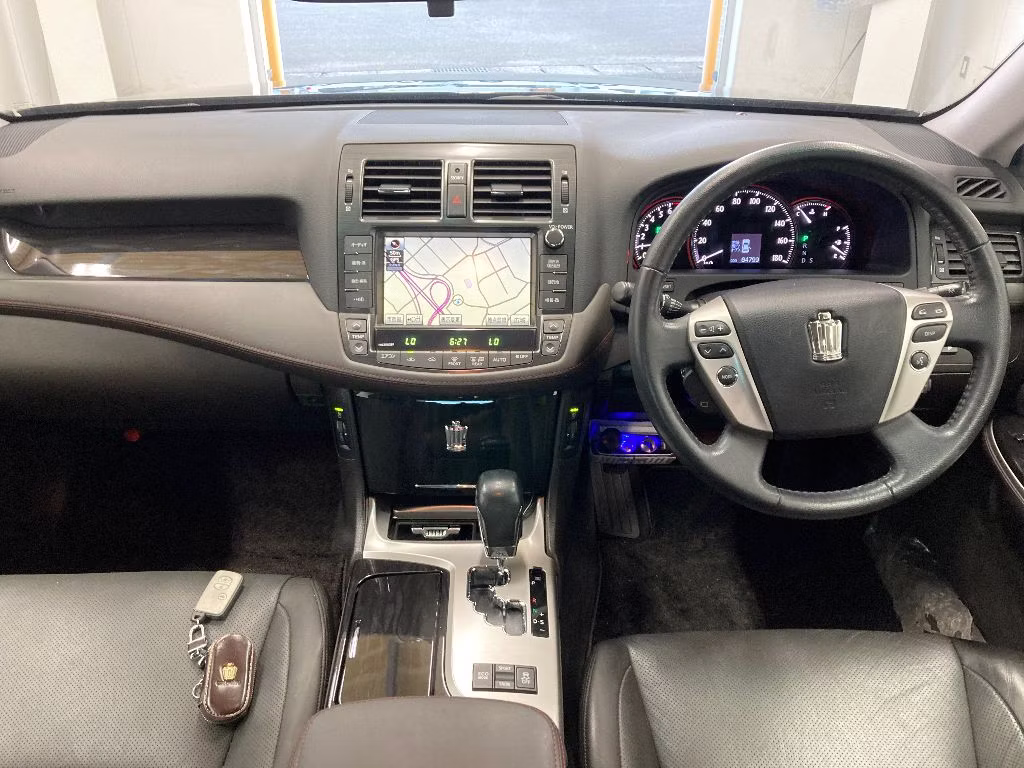 TOYOTA CROWN