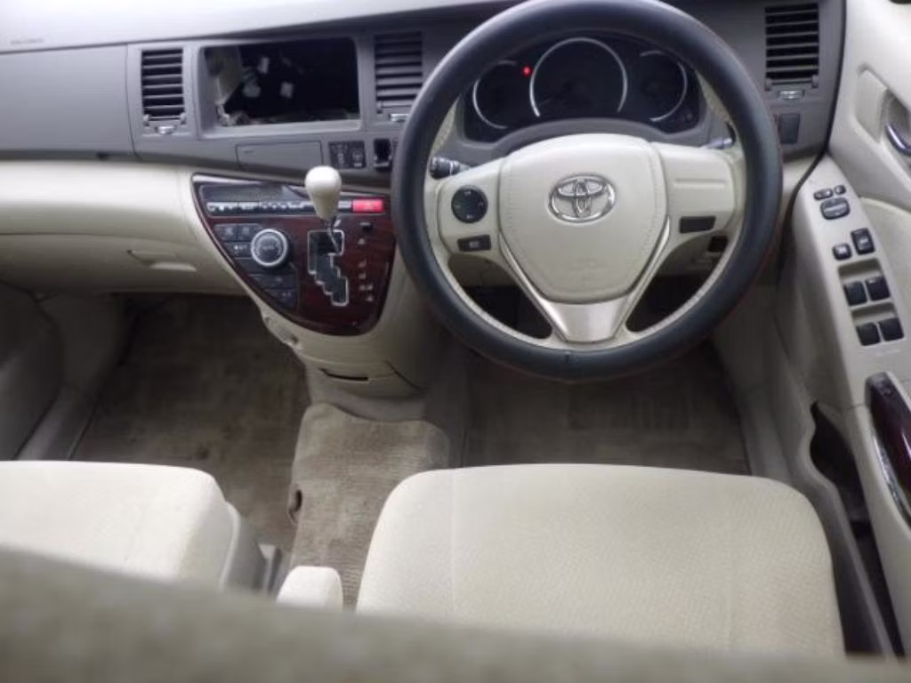 TOYOTA ISIS