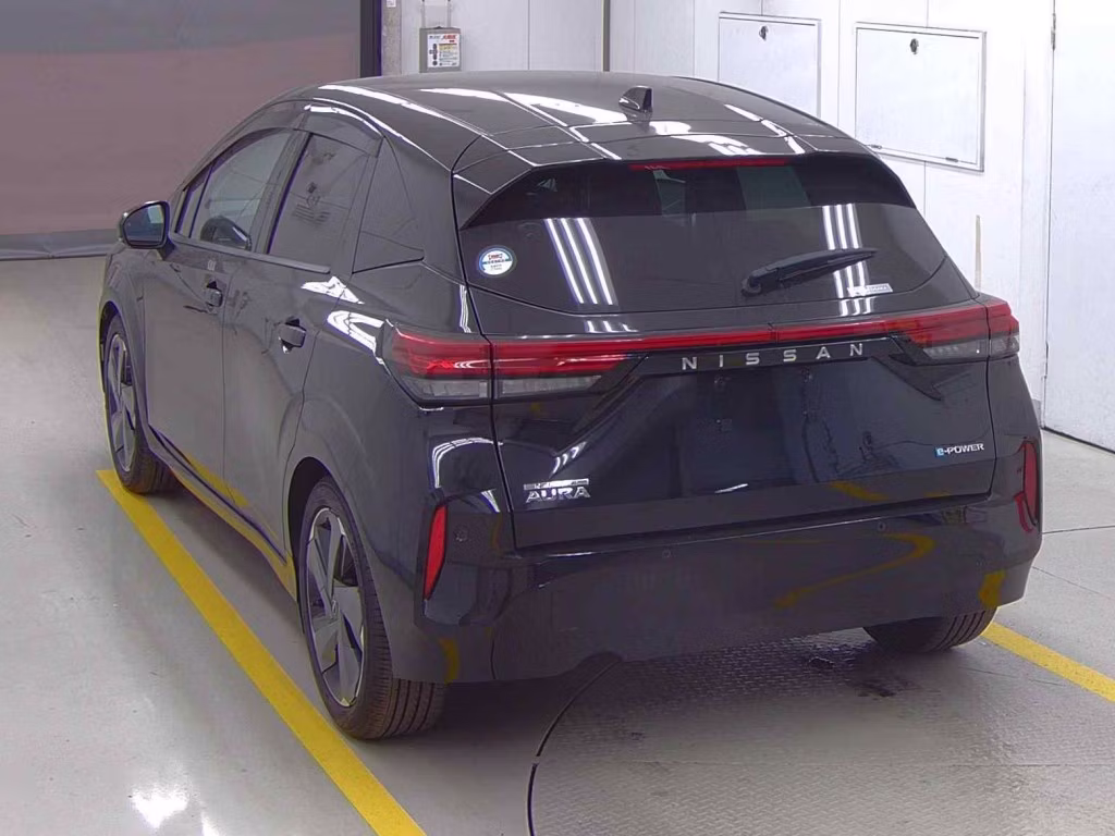 NISSAN AURA