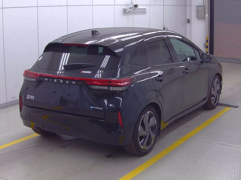 NISSAN AURA
