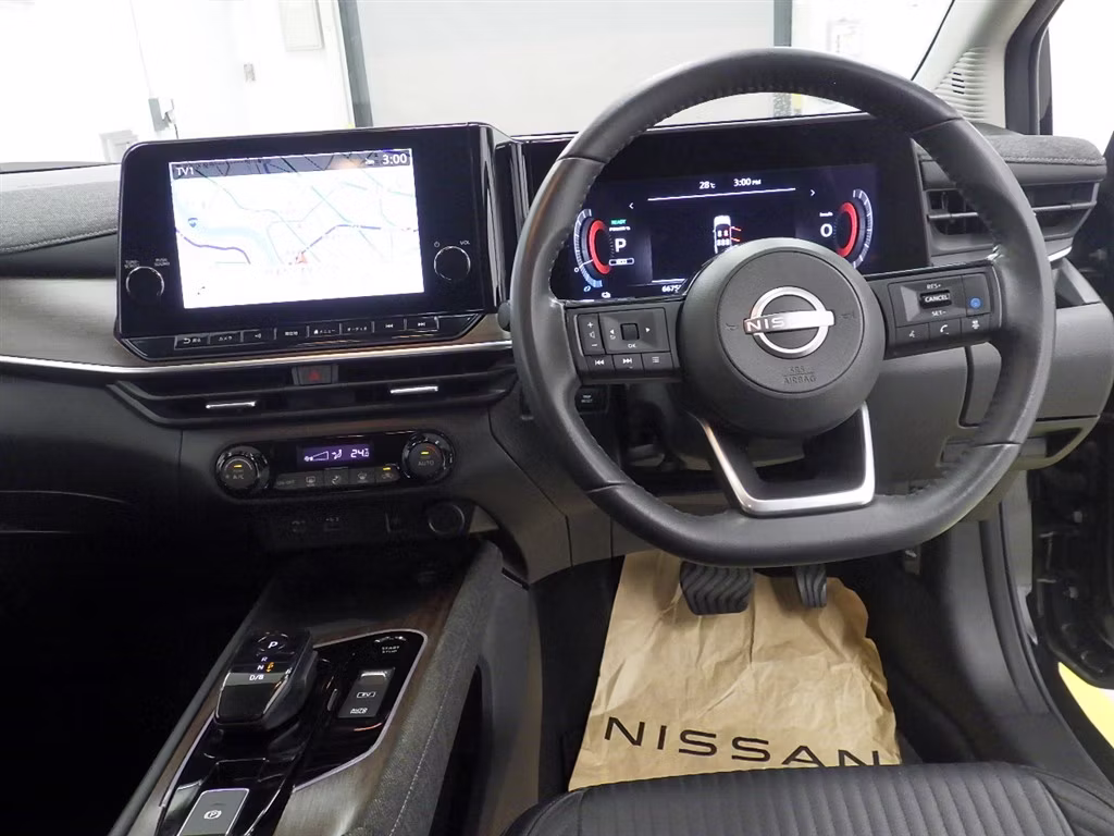 NISSAN AURA