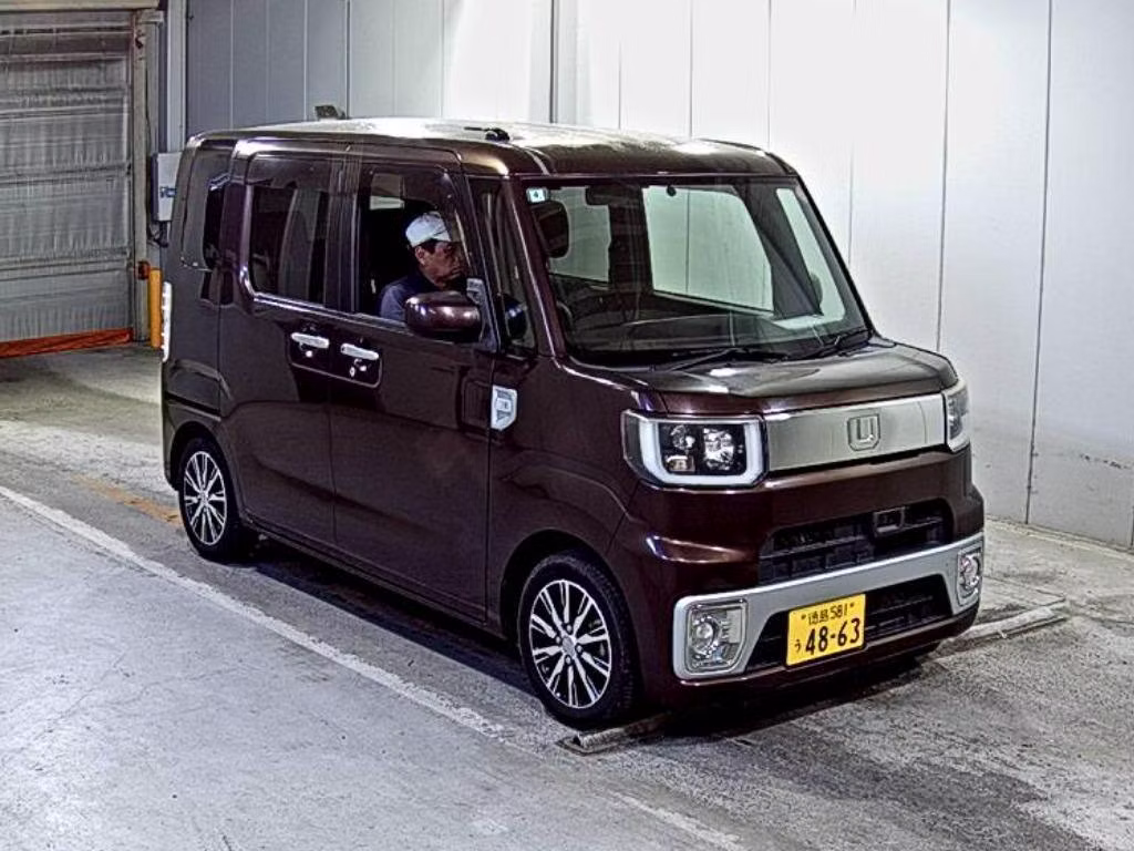 DAIHATSU WAKE
