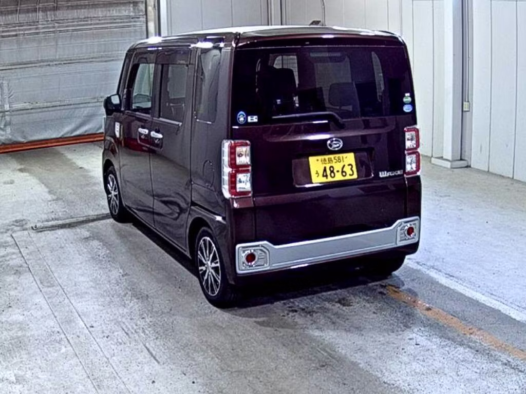 DAIHATSU WAKE