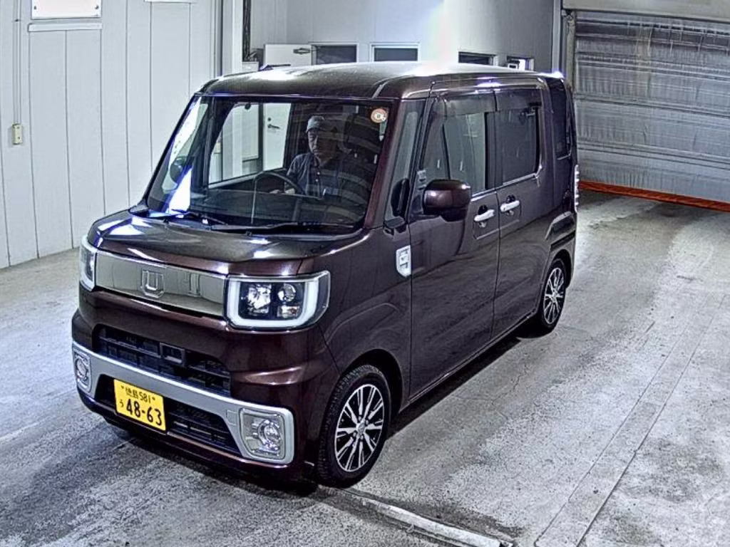DAIHATSU WAKE