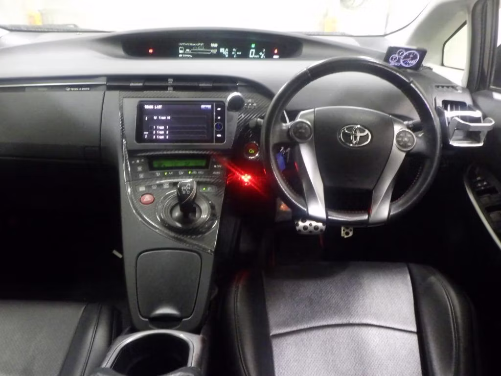 TOYOTA PRIUS