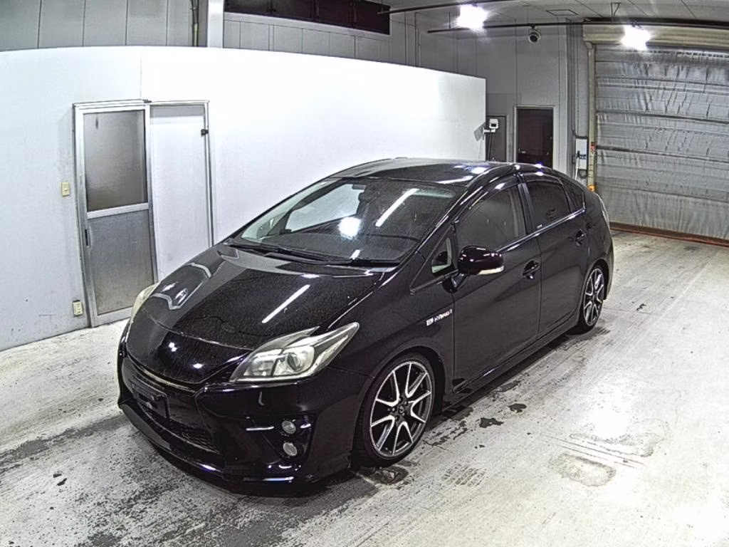 TOYOTA PRIUS