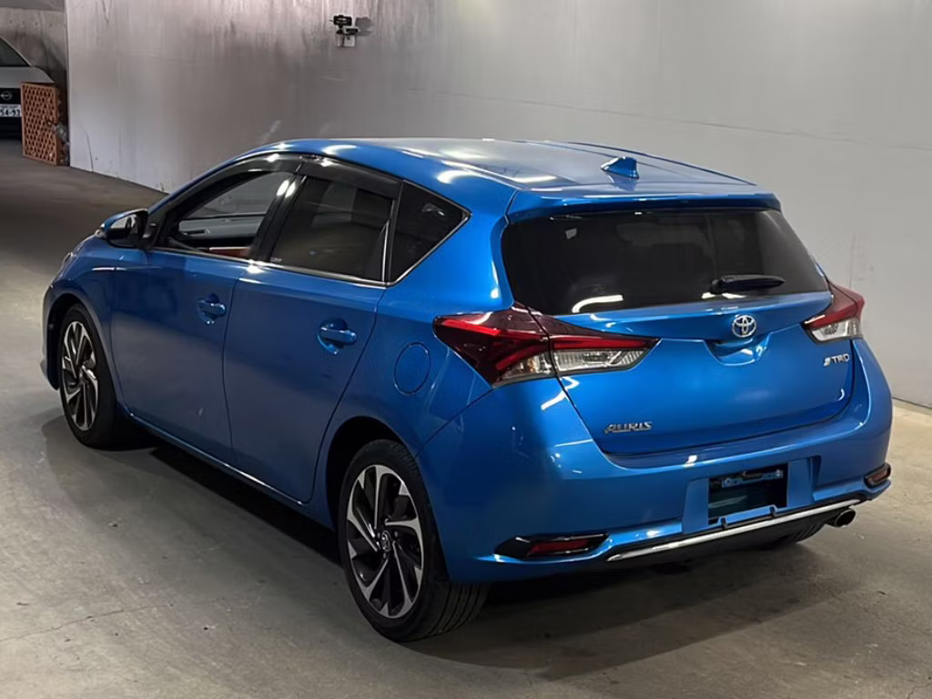 TOYOTA AURIS