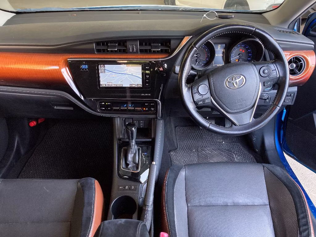 TOYOTA AURIS
