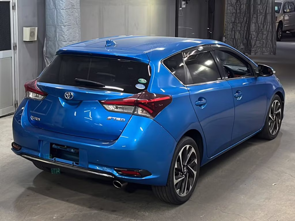 TOYOTA AURIS