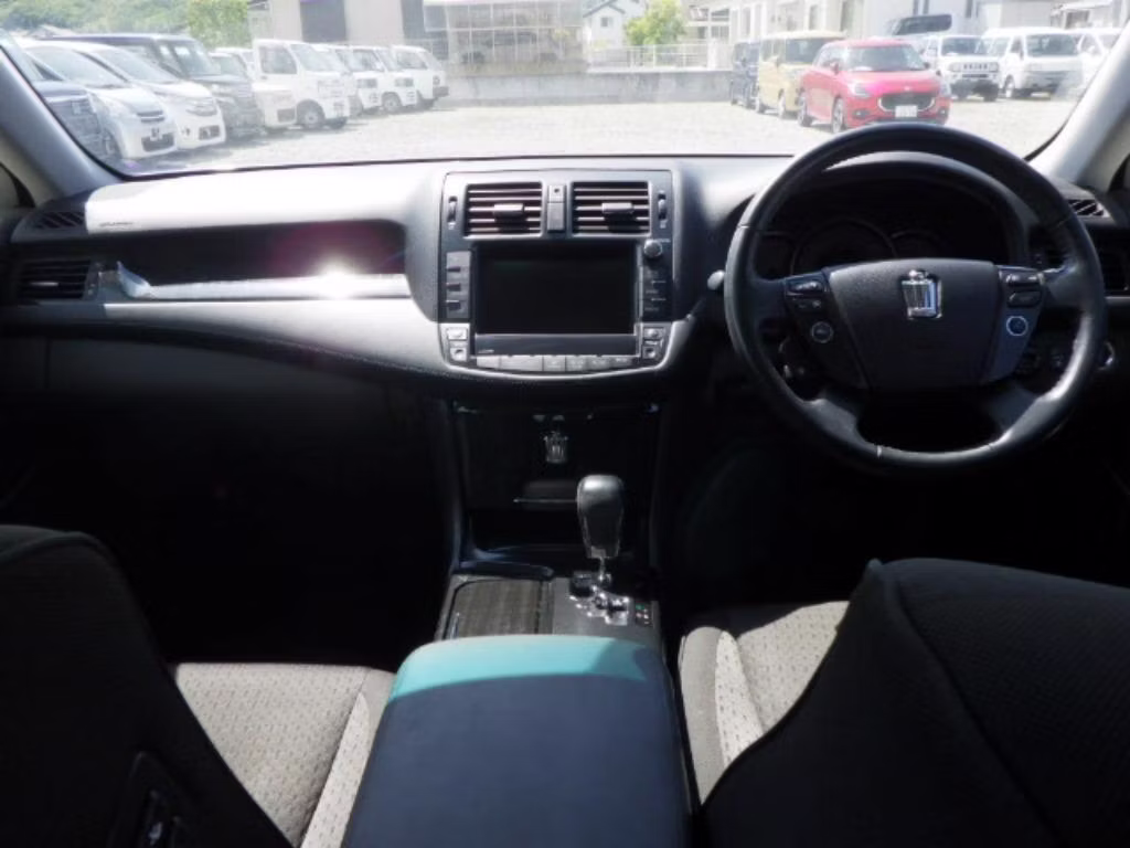 TOYOTA CROWN
