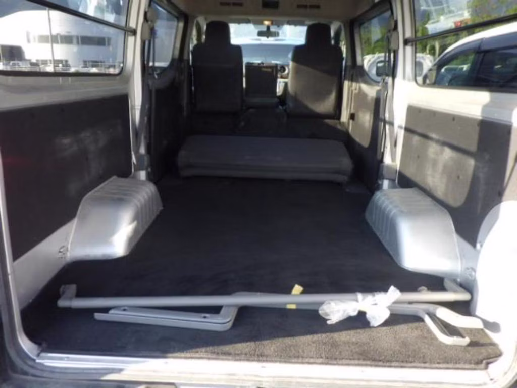 NISSAN NV350 CARAVAN
