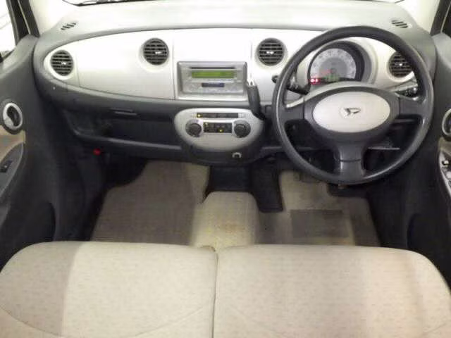 DAIHATSU MOVE LATTE