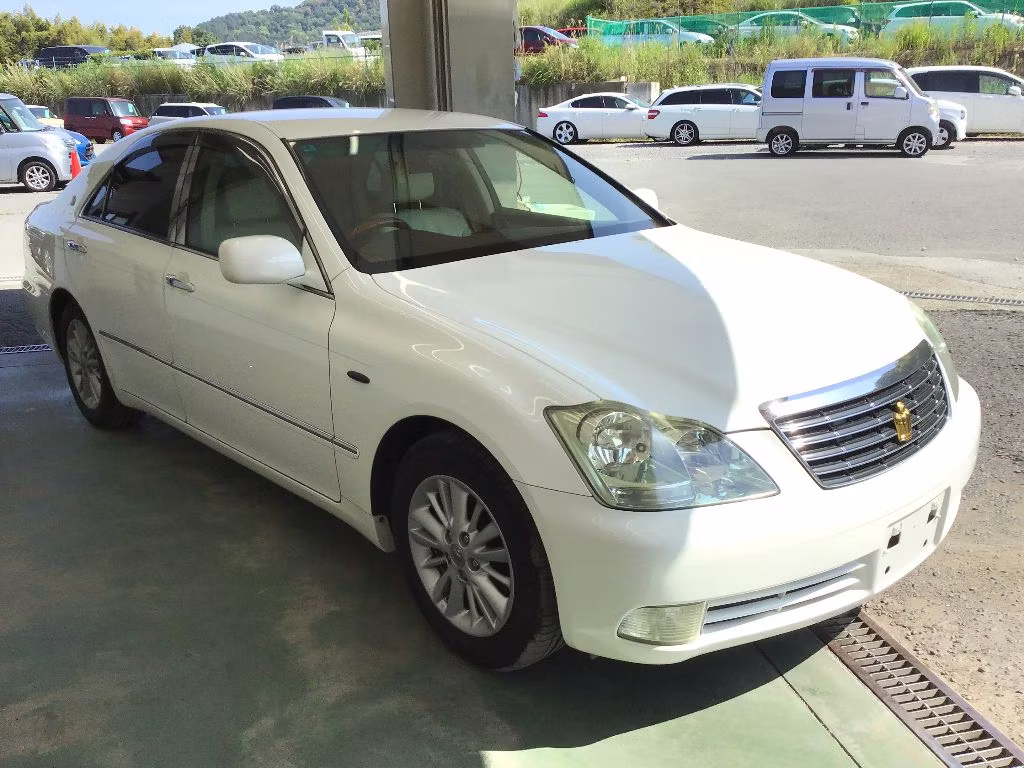 TOYOTA CROWN