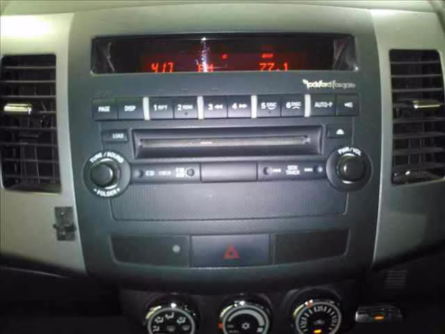 MITSUBISHI OUTLANDER