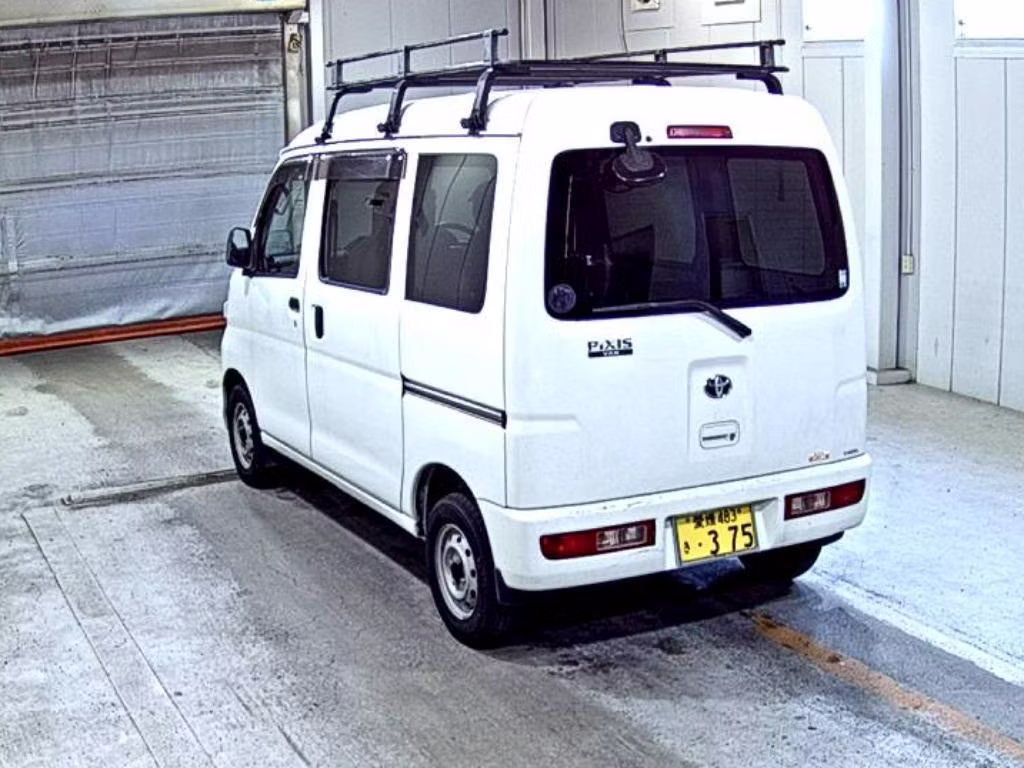TOYOTA PIXIS VAN