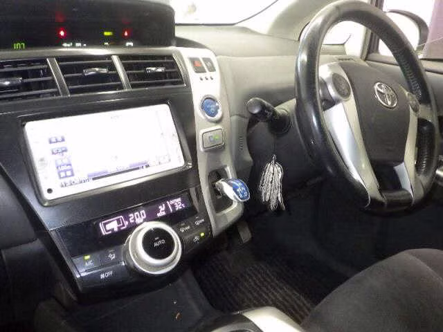 TOYOTA PRIUS ALPHA