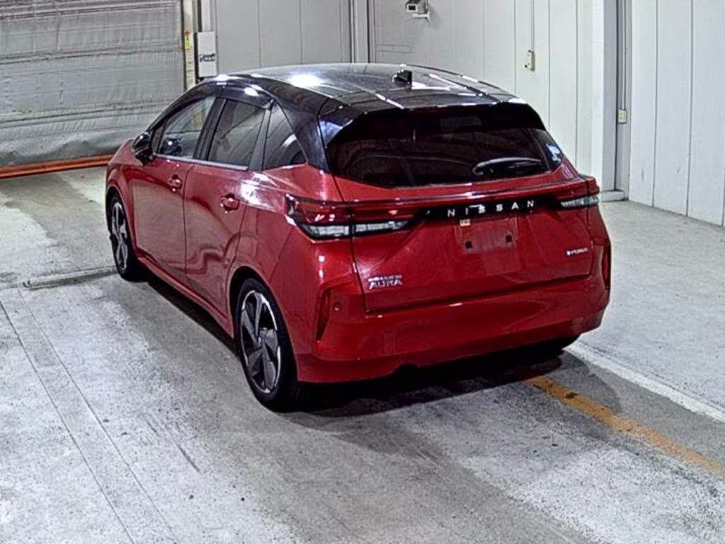 NISSAN AURA