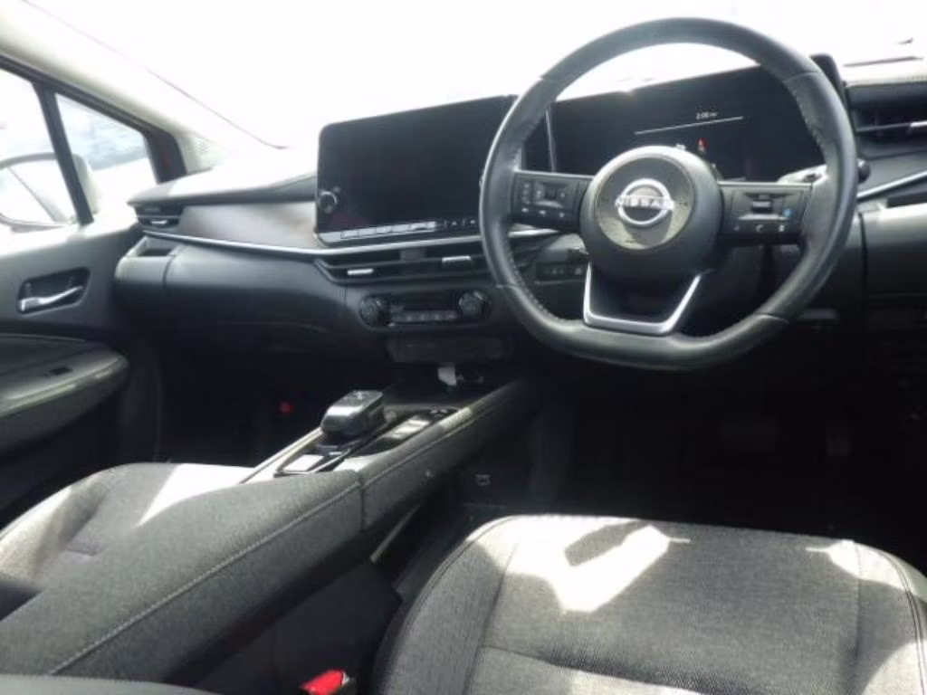 NISSAN AURA