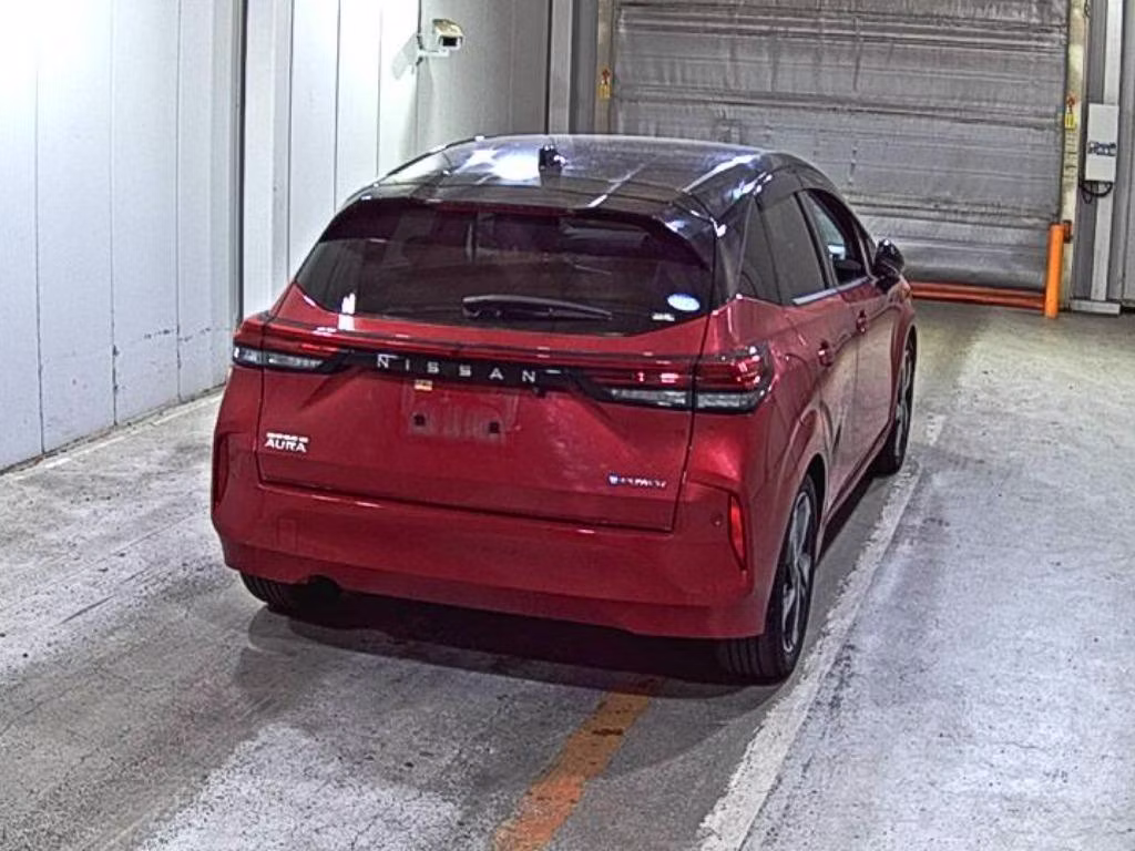 NISSAN AURA