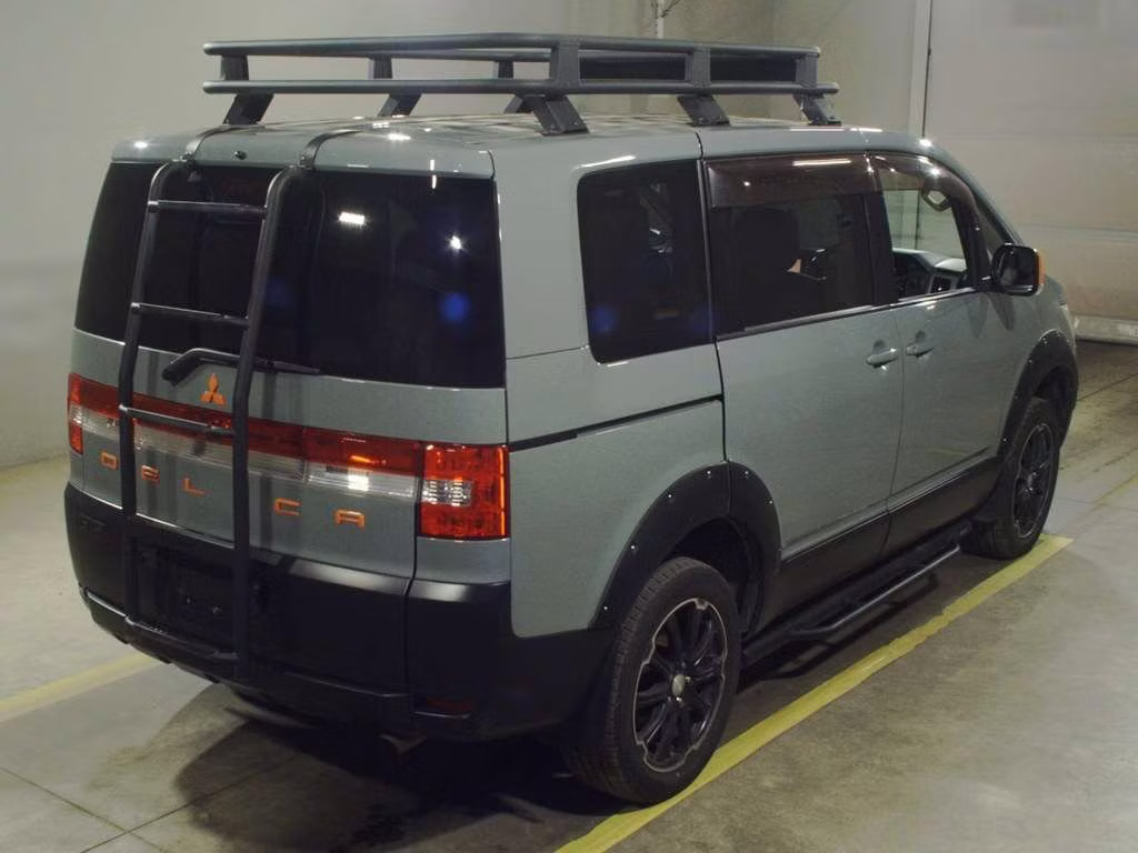 MITSUBISHI DELICA D:5