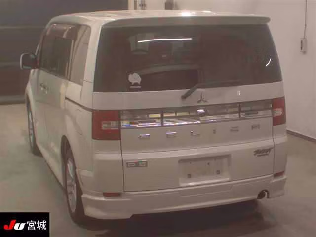 MITSUBISHI DELICA D:5