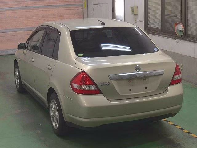 NISSAN TIIDA LATIO