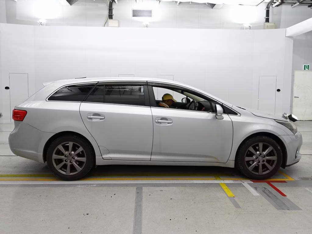TOYOTA AVENSIS