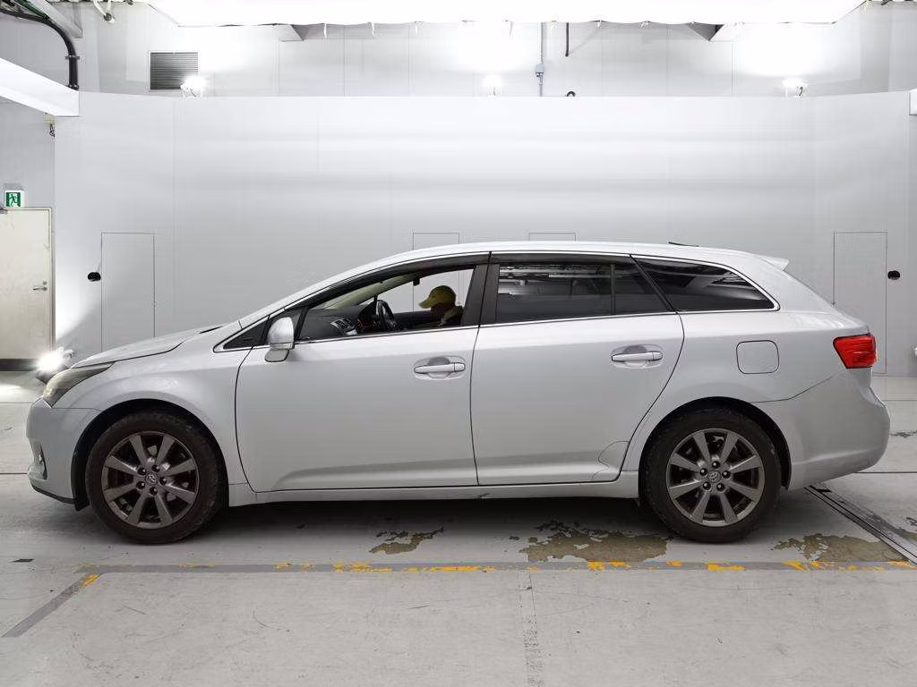 TOYOTA AVENSIS