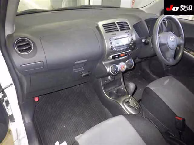 TOYOTA IST