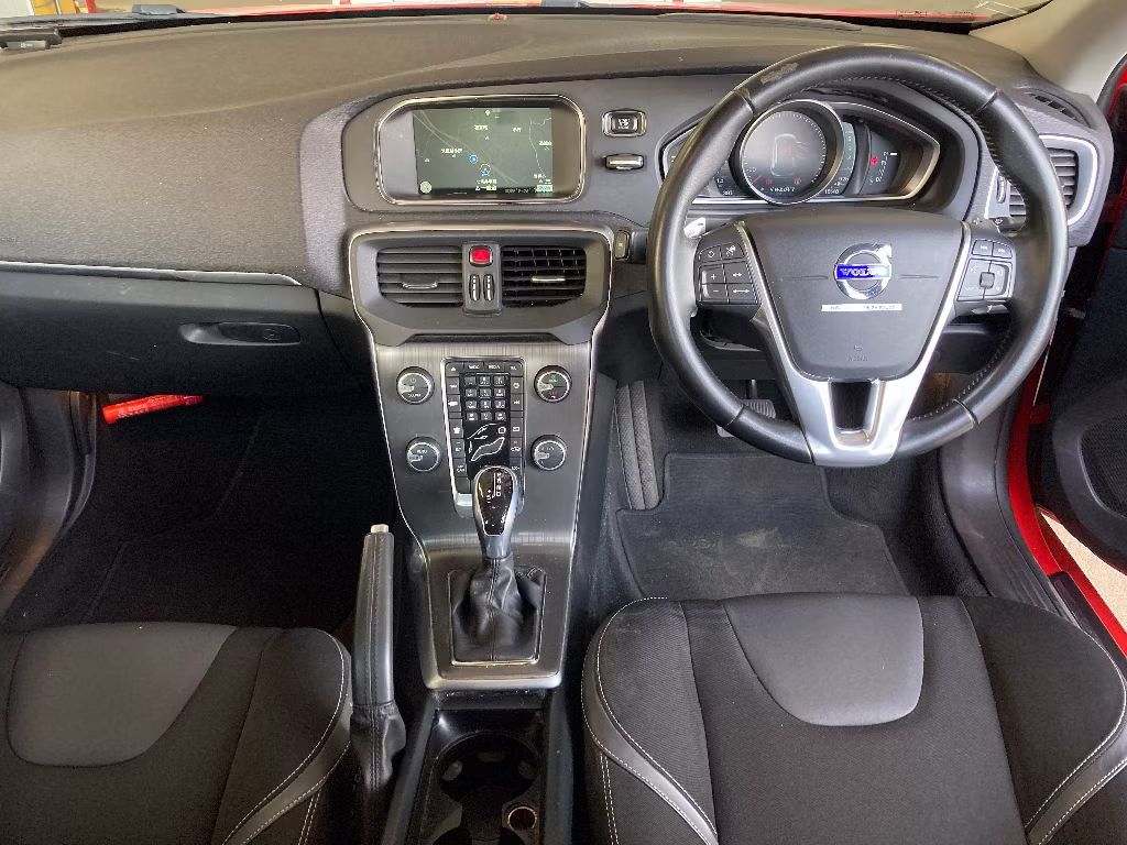 VOLVO V40