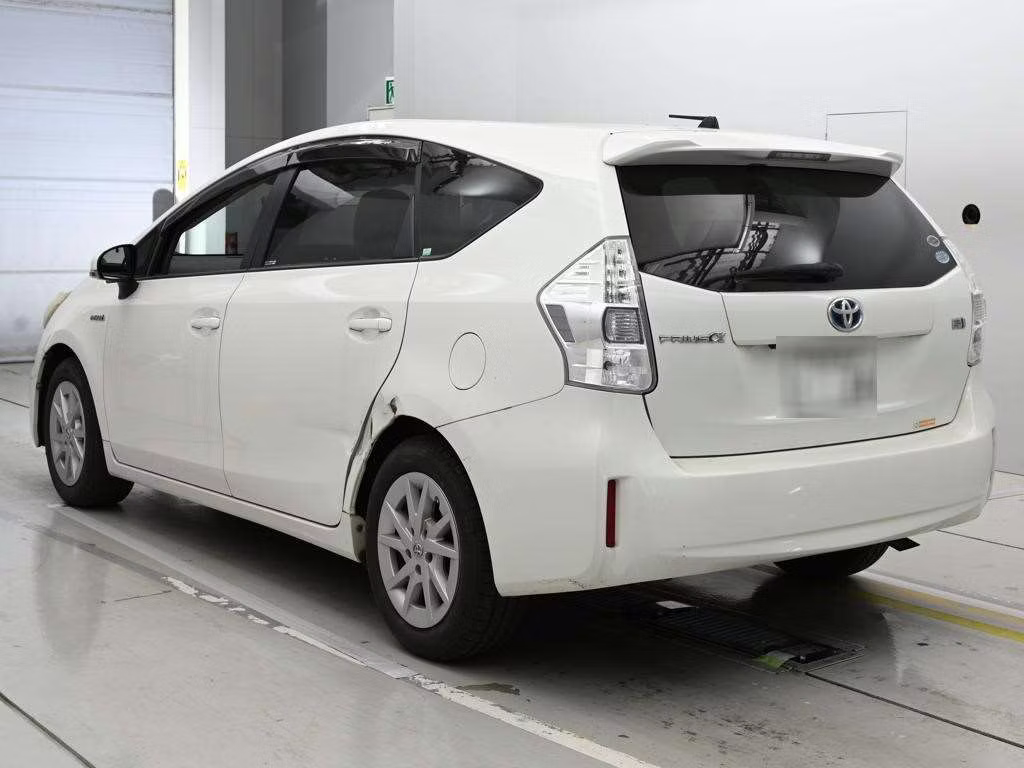 TOYOTA PRIUS ALPHA