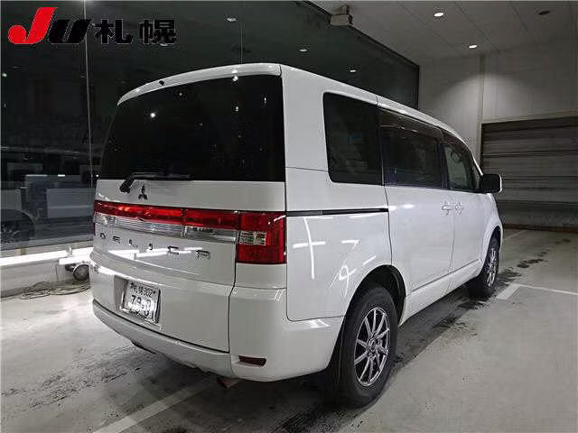 MITSUBISHI DELICA D:5