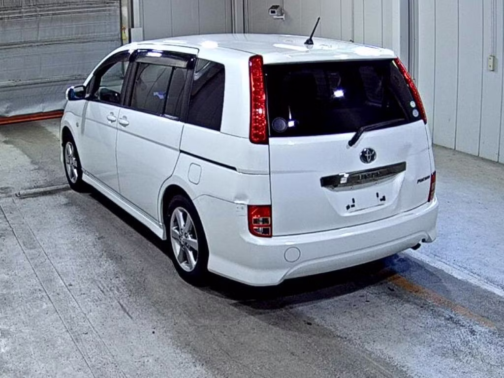 TOYOTA ISIS
